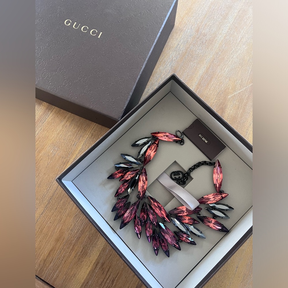 New in box Rare Gucci Crystal Statement Necklace￼! Perfect gift!!